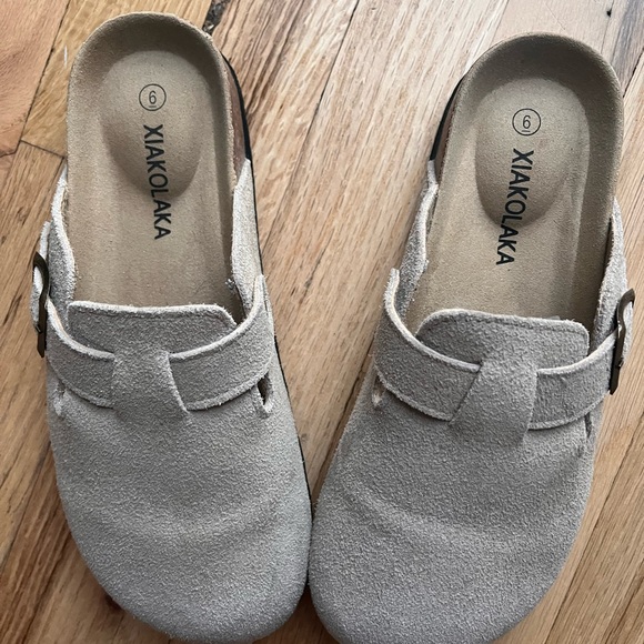 ❌SOLD Women’s Beige Suede Boston Clogs - Picture 6 of 8